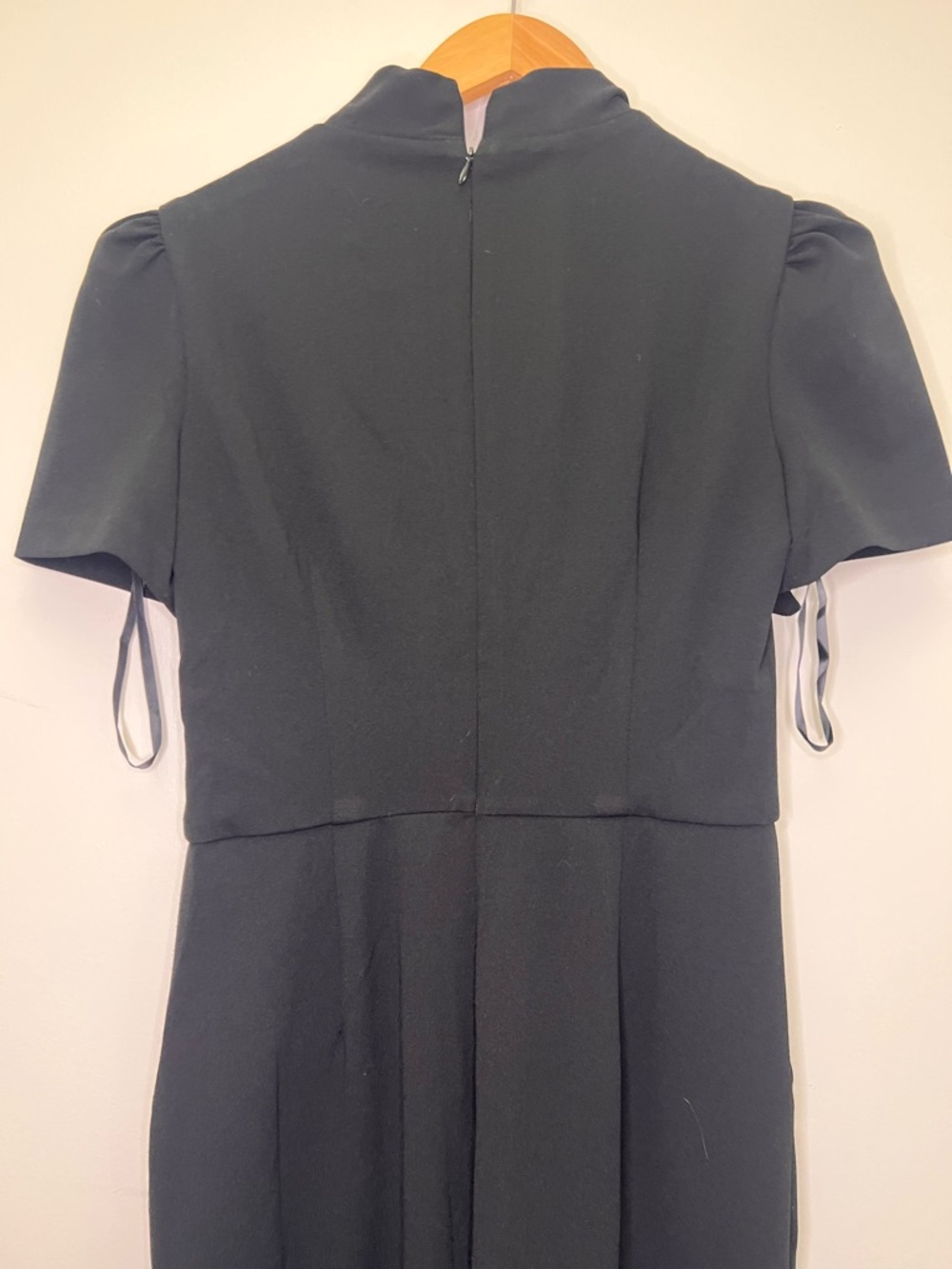 Maggy London Black Jumpsuit Tie Neck Puff Sleeve Wide Leg US 2 - Picture 9 of 13